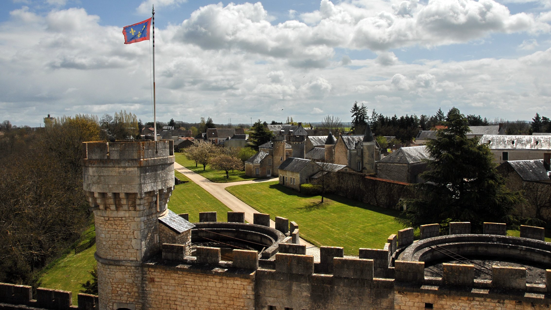 Fonds d'cran Constructions et architecture Chteaux - Palais Vue du haut du chteau de Chabenet