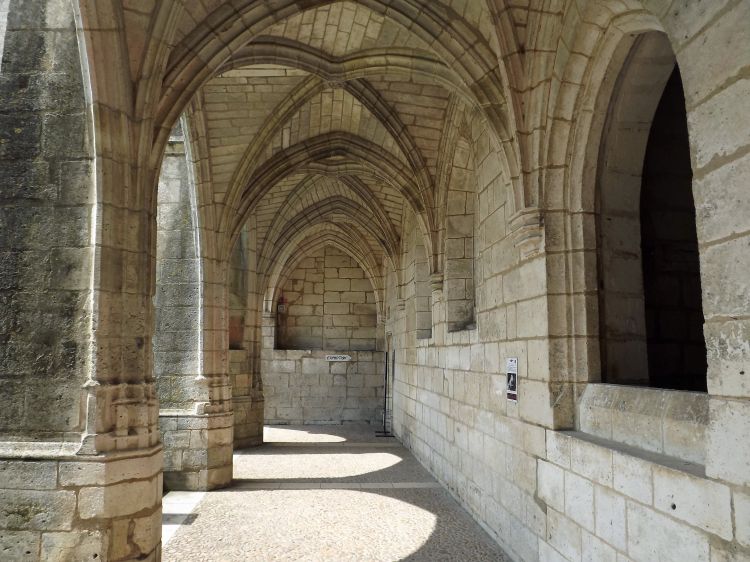 Fonds d'cran Constructions et architecture Edifices Religieux clotre de l'abbaye aux moines