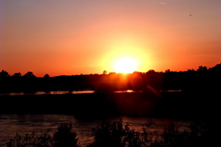 Fonds d'cran Nature Couchers et levers de Soleil Couch de soleil au bord de la Loire.