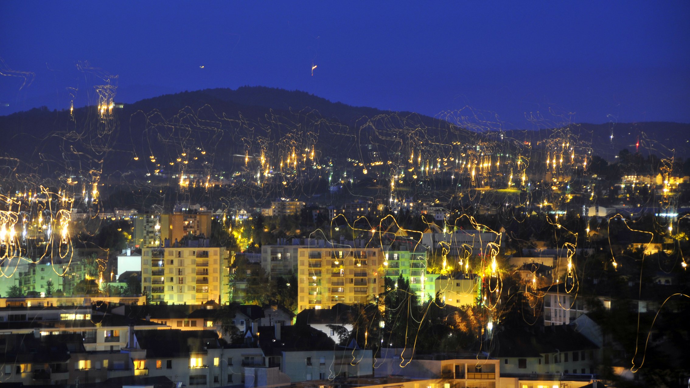 Fonds d'cran Constructions et architecture Villes - Villages Annecy la nuit