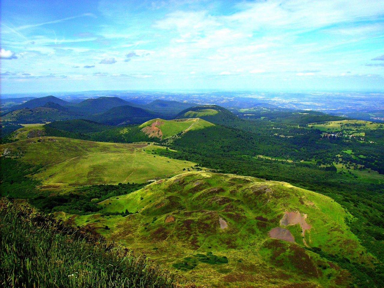 Fonds d'cran Nature Volcans vue du sommet du puy de dome (auvergne)  