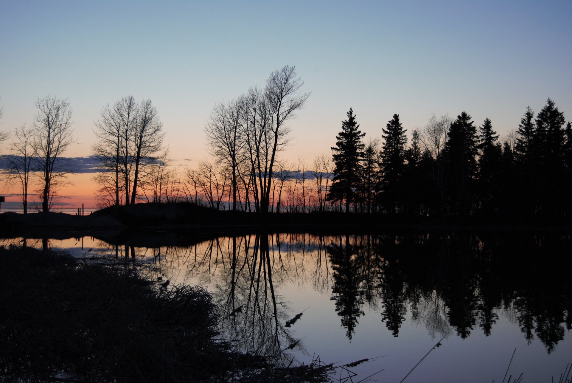 Fonds d'cran Nature Couchers et levers de Soleil reflet dans l'eau au coucher du soleil