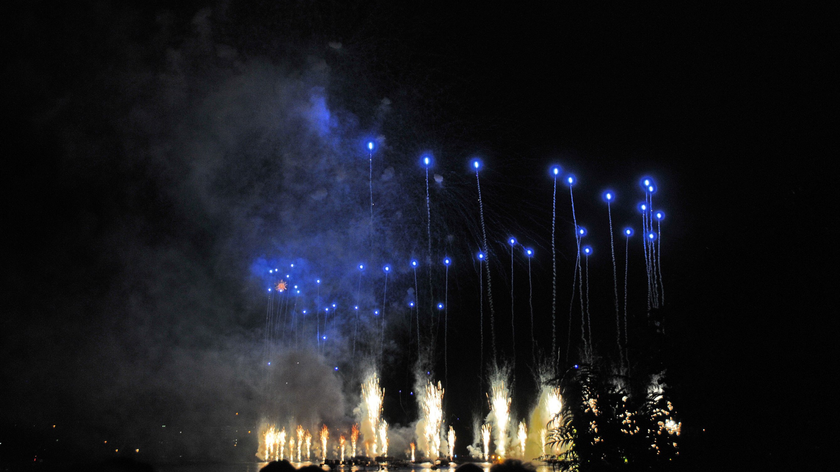 Fonds d'cran Hommes - Evnements Feux d'Artifice Feux d'artifices