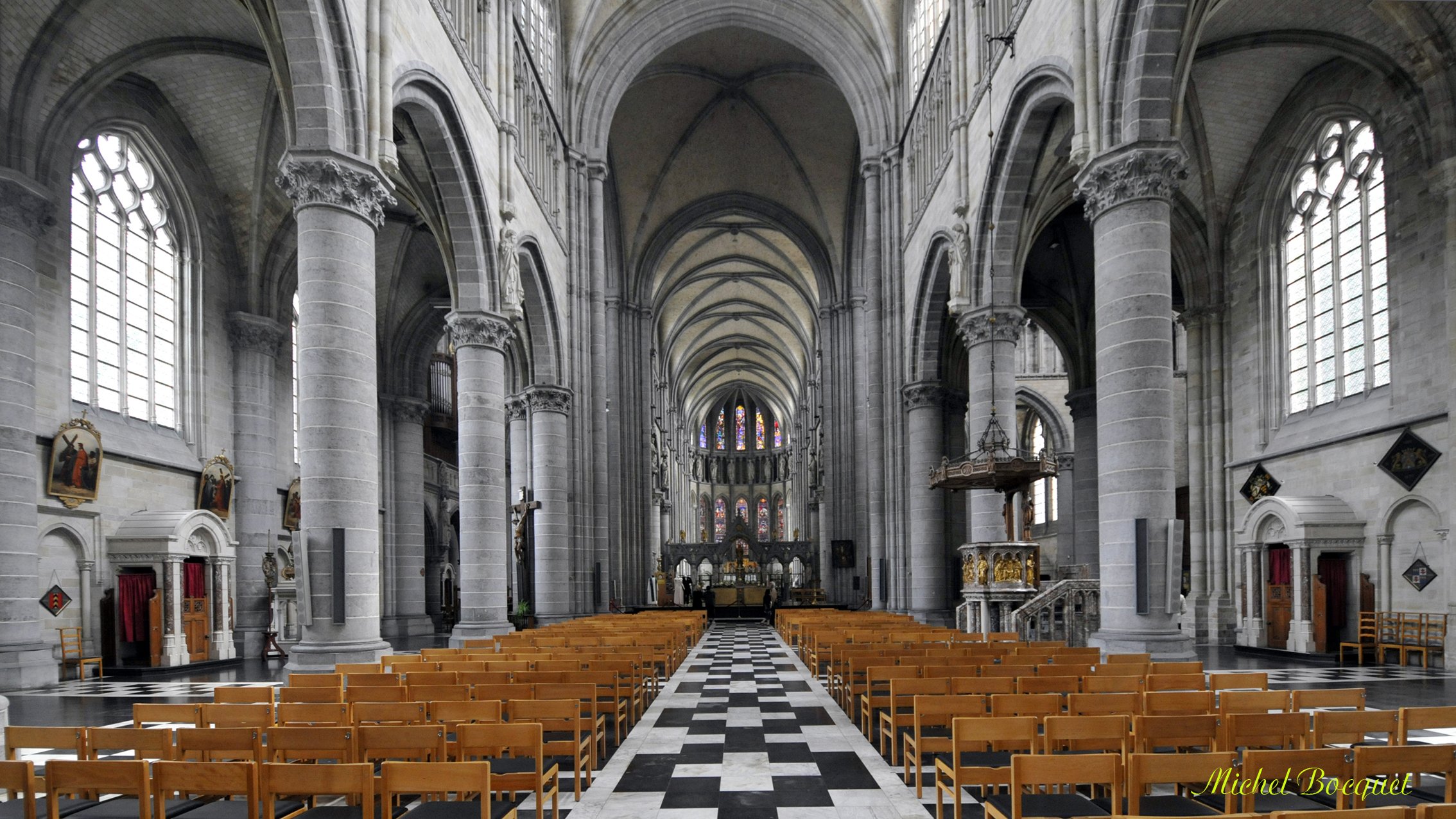 Fonds d'cran Constructions et architecture Edifices Religieux Cathdrale Saint Martin (Ypres  Belgique)