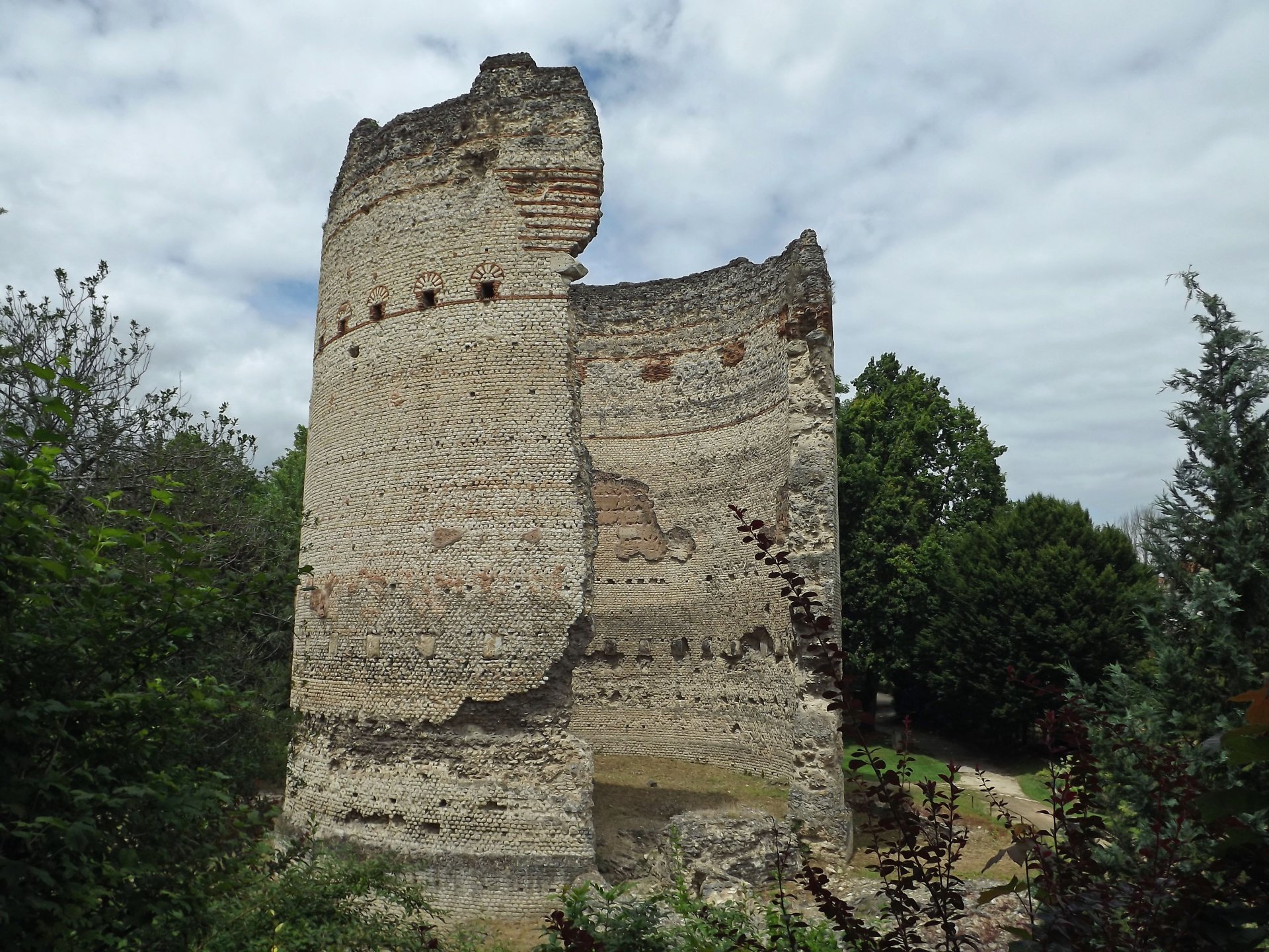 Fonds d'cran Constructions et architecture Ruines - Vestiges la tour de vsonne  Prigueux