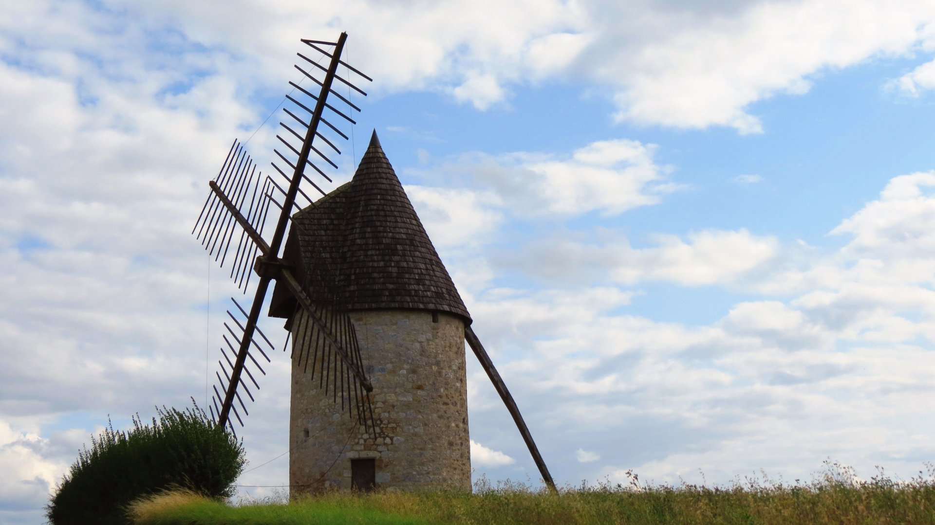 Fonds d'cran Constructions et architecture Moulins - Eoliennes Moulin de Cuq (47) lot et garonne