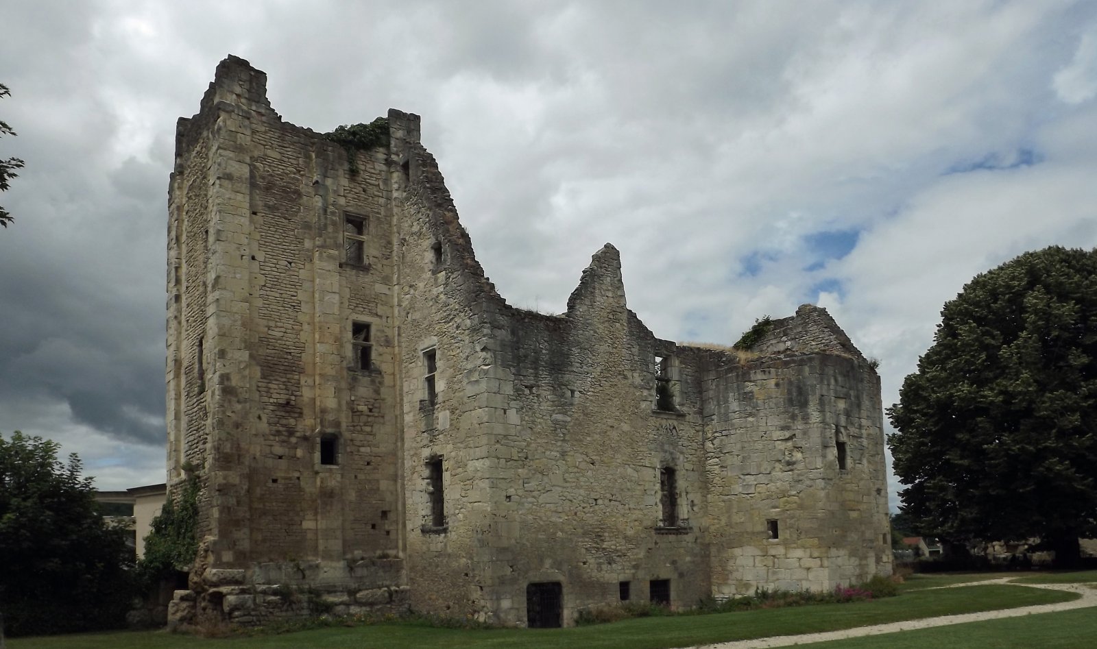 Fonds d'cran Constructions et architecture Ruines - Vestiges chteau Barrire