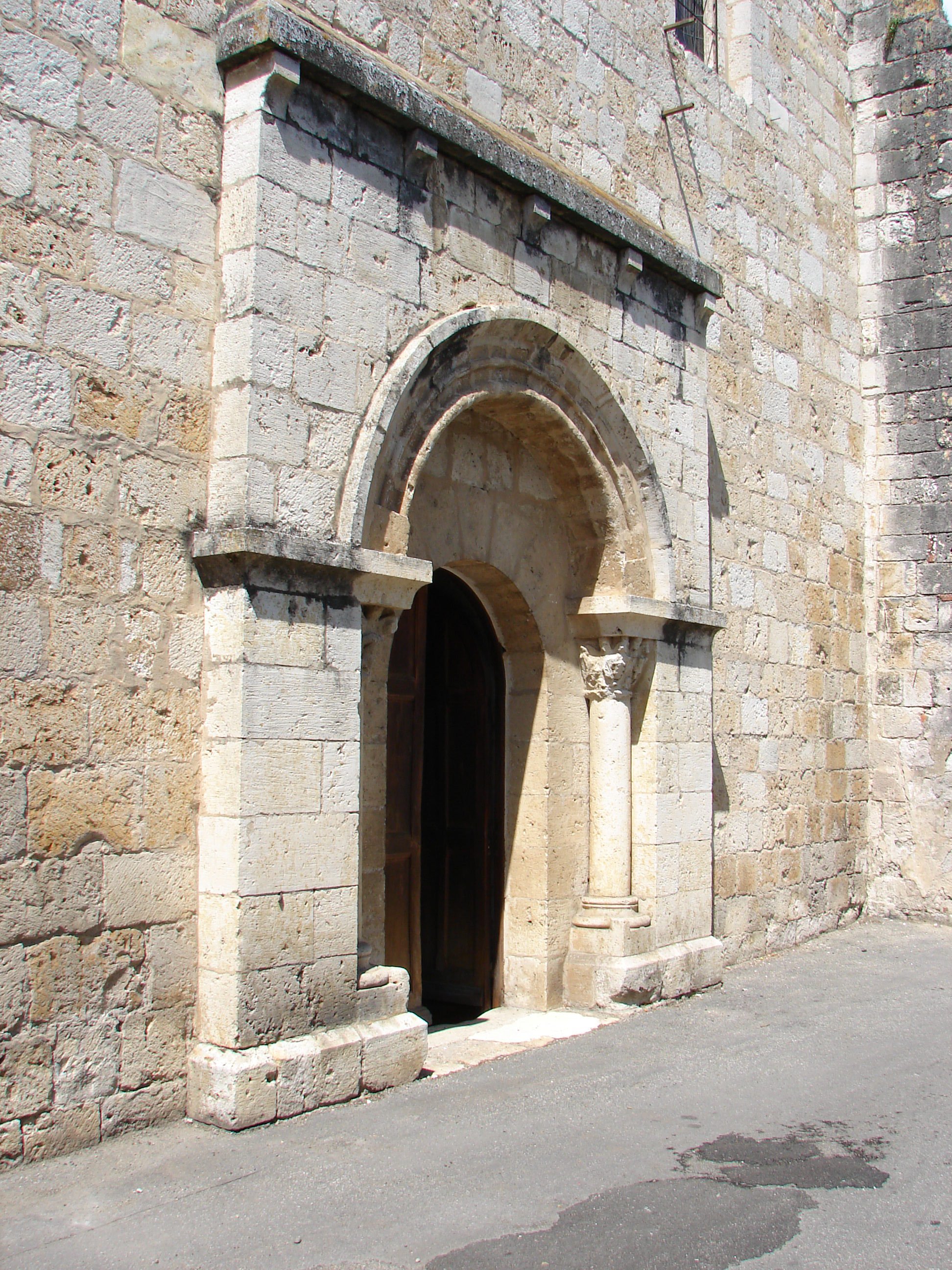 Wallpapers Constructions and architecture Doors - Windows - Porch Porte basilique Layrac