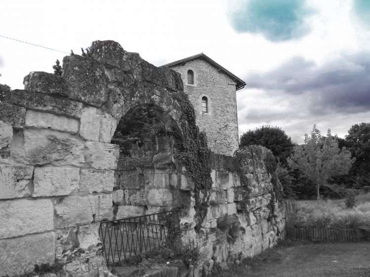 Fonds d'cran Constructions et architecture Ruines - Vestiges ruines du chateau barriere (prigueux)