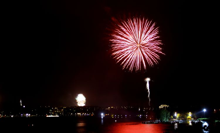 Fonds d'cran Hommes - Evnements Feux d'Artifice Red firework