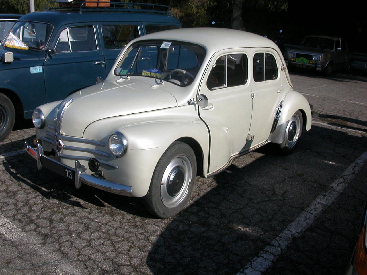 Fonds d'cran Voitures Renault 4Cv 