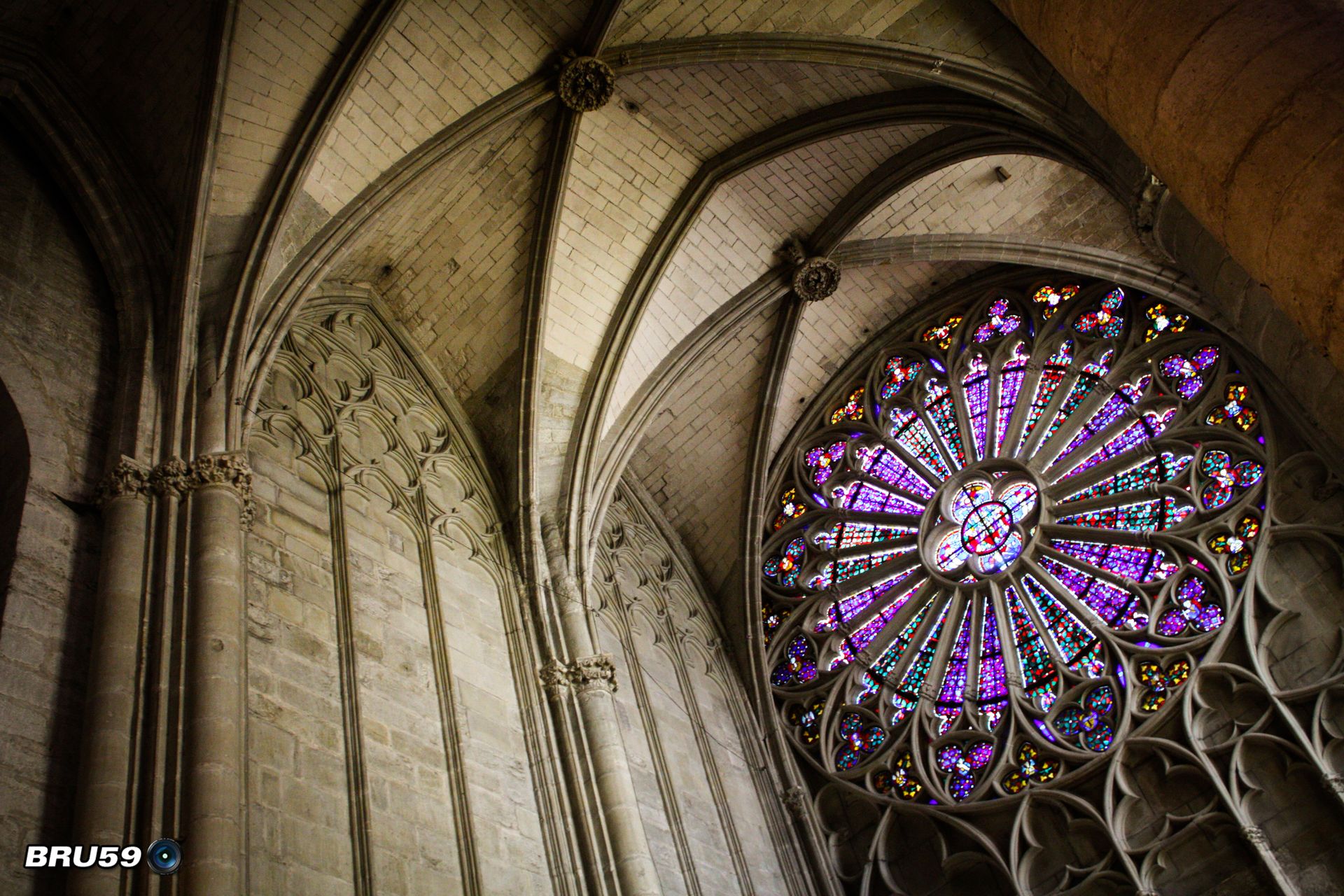 Fonds d'cran Constructions et architecture Edifices Religieux Carcassone et son Eglise St Nazaire avec sa rosace