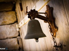  Objets Cloche sur porte en bois