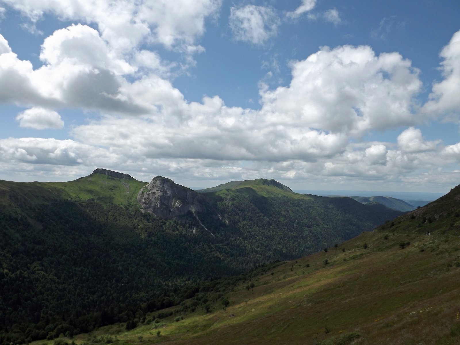 Wallpapers Nature Mountains le massif cantalien