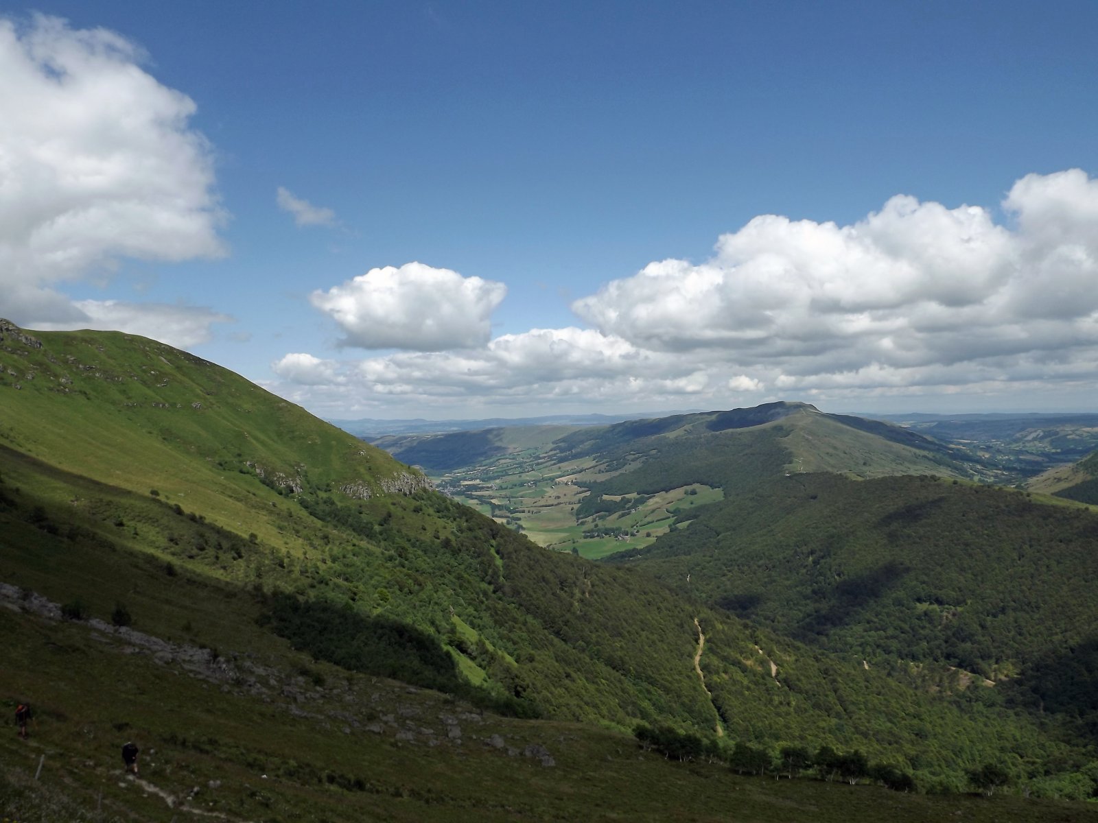 Fonds d'cran Nature Montagnes le massif cantalien