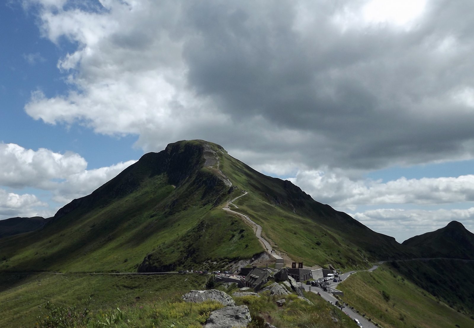 Fonds d'cran Nature Montagnes le puy mary (cantal)