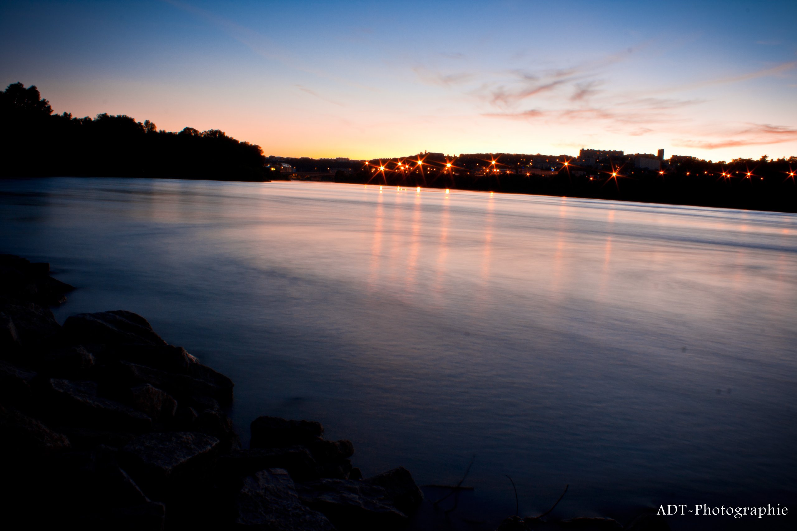 Wallpapers Nature Rivers - Torrents Lyon dans toute sa splendeur 