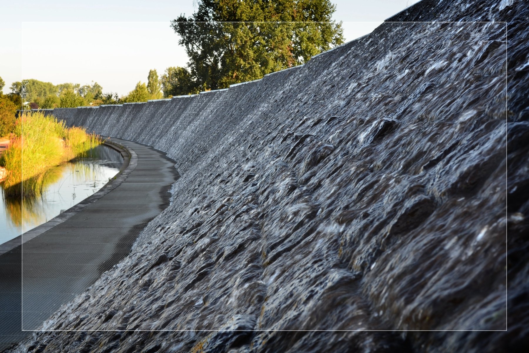 Wallpapers Constructions and architecture Fountains - Water Jets Mur d'eau