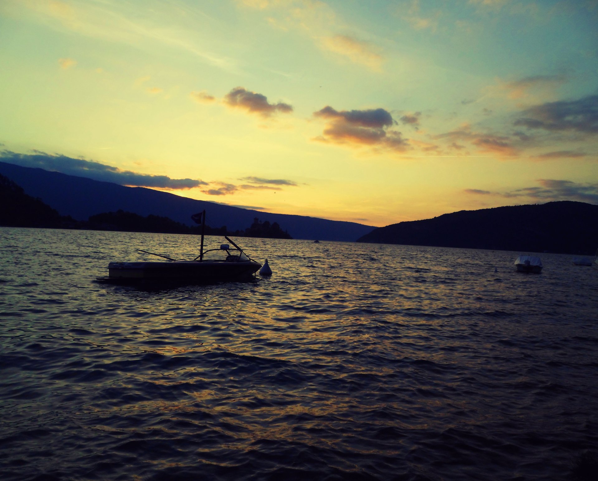 Fonds d'cran Bateaux Bateaux  moteur Lac d'Annecy