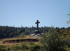  Constructions and architecture une croix sur la colline