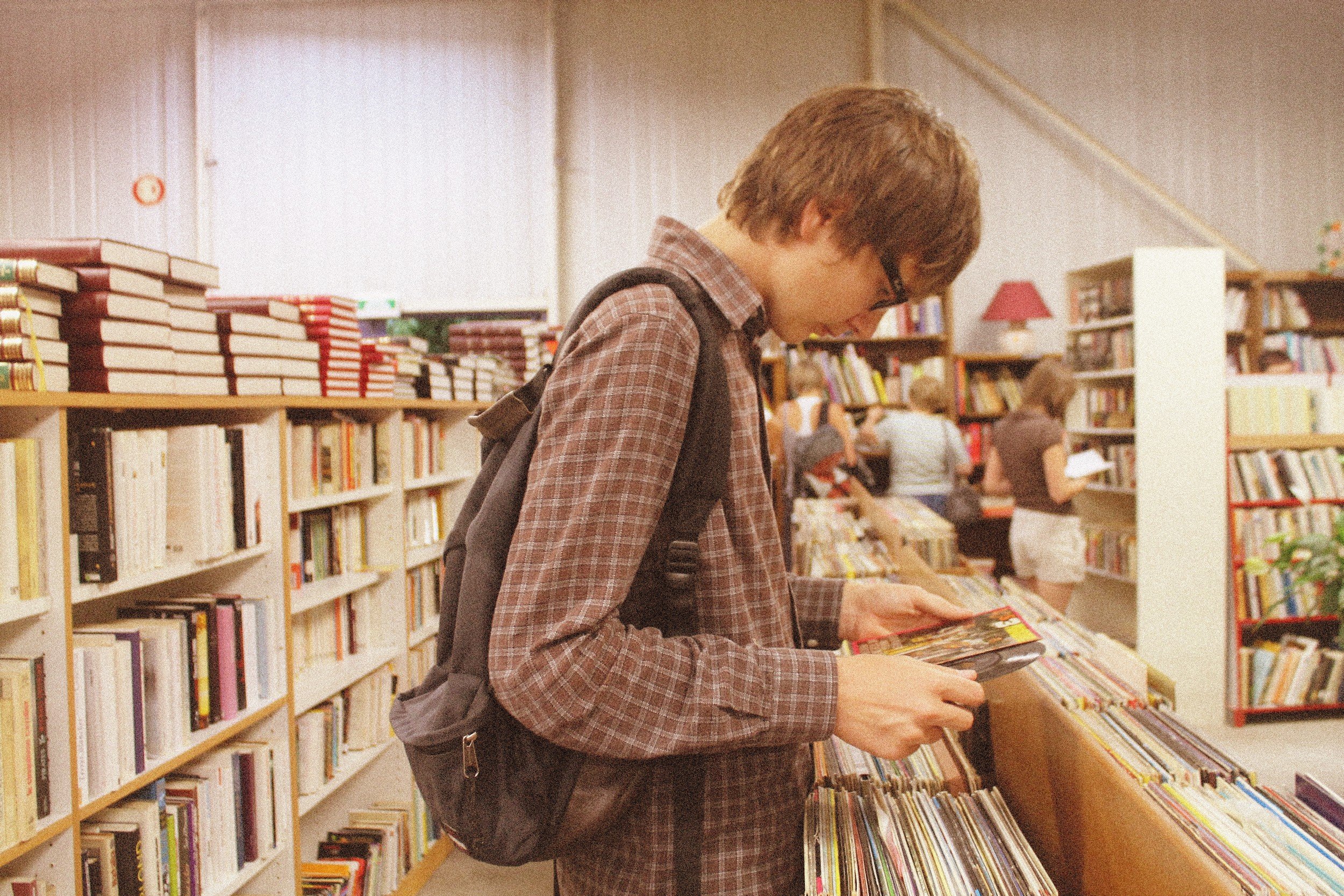 Fonds d'cran Objets Musique  la recherche de vinyles