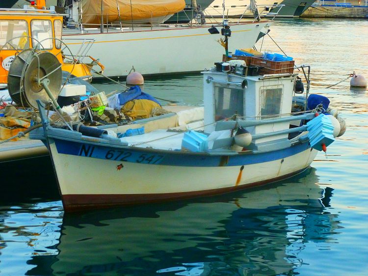 Fonds d'cran Voyages : Europe France > Provence-Alpes-Cte d'Azur barque de pcheur