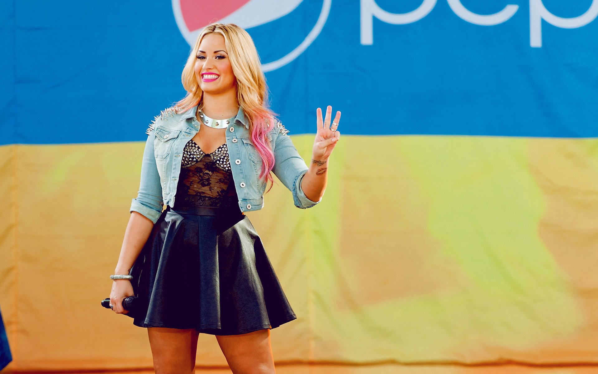 Fonds d'cran Clbrits Femme Demi Lovato 