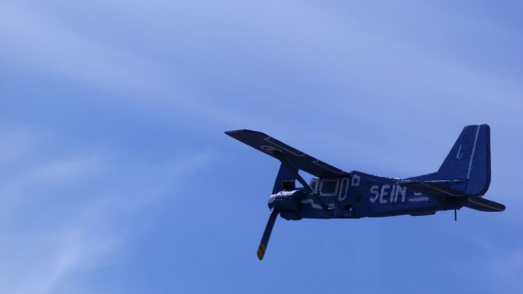 Fonds d'cran Avions Divers Départ pour l'Ile de Sein