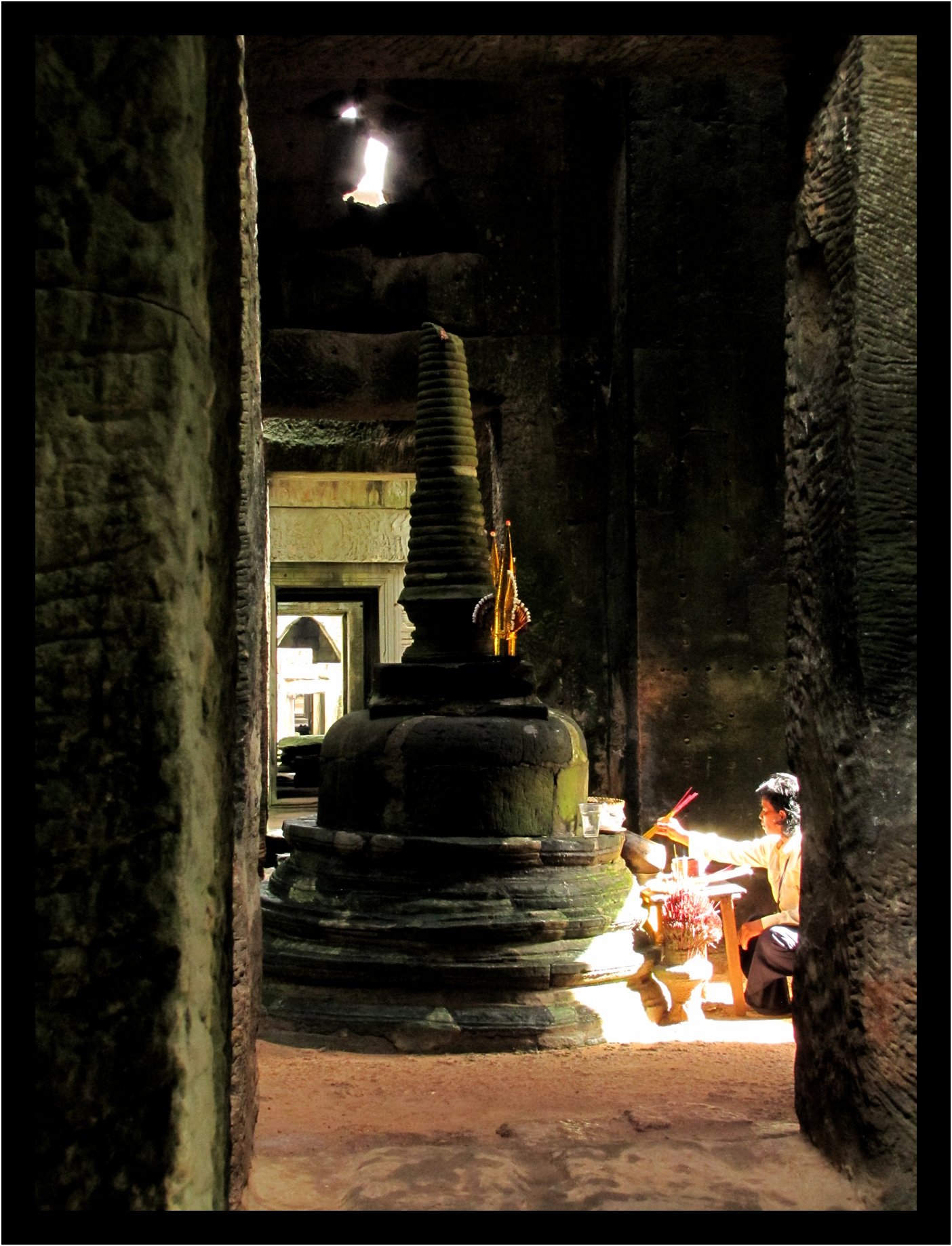 Fonds d'cran Voyages : Asie Cambodge Prire au temple de Preah Kanh