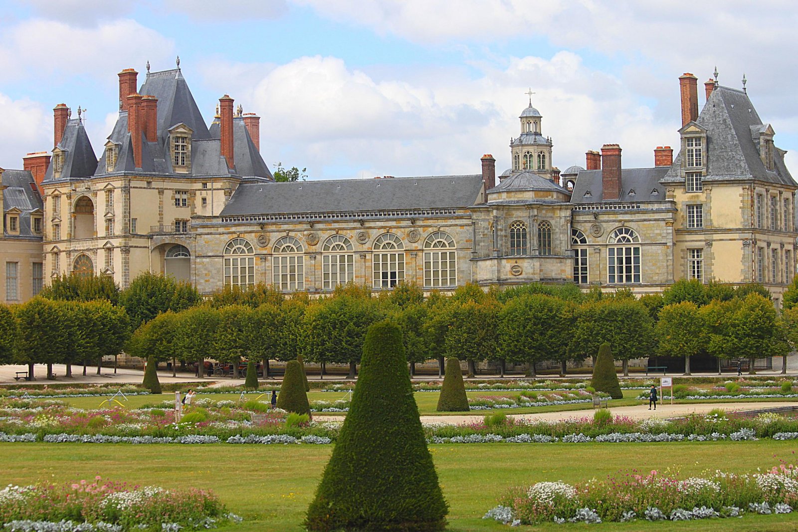 Fonds d'cran Constructions et architecture Chteaux - Palais le château de Fontainebleau