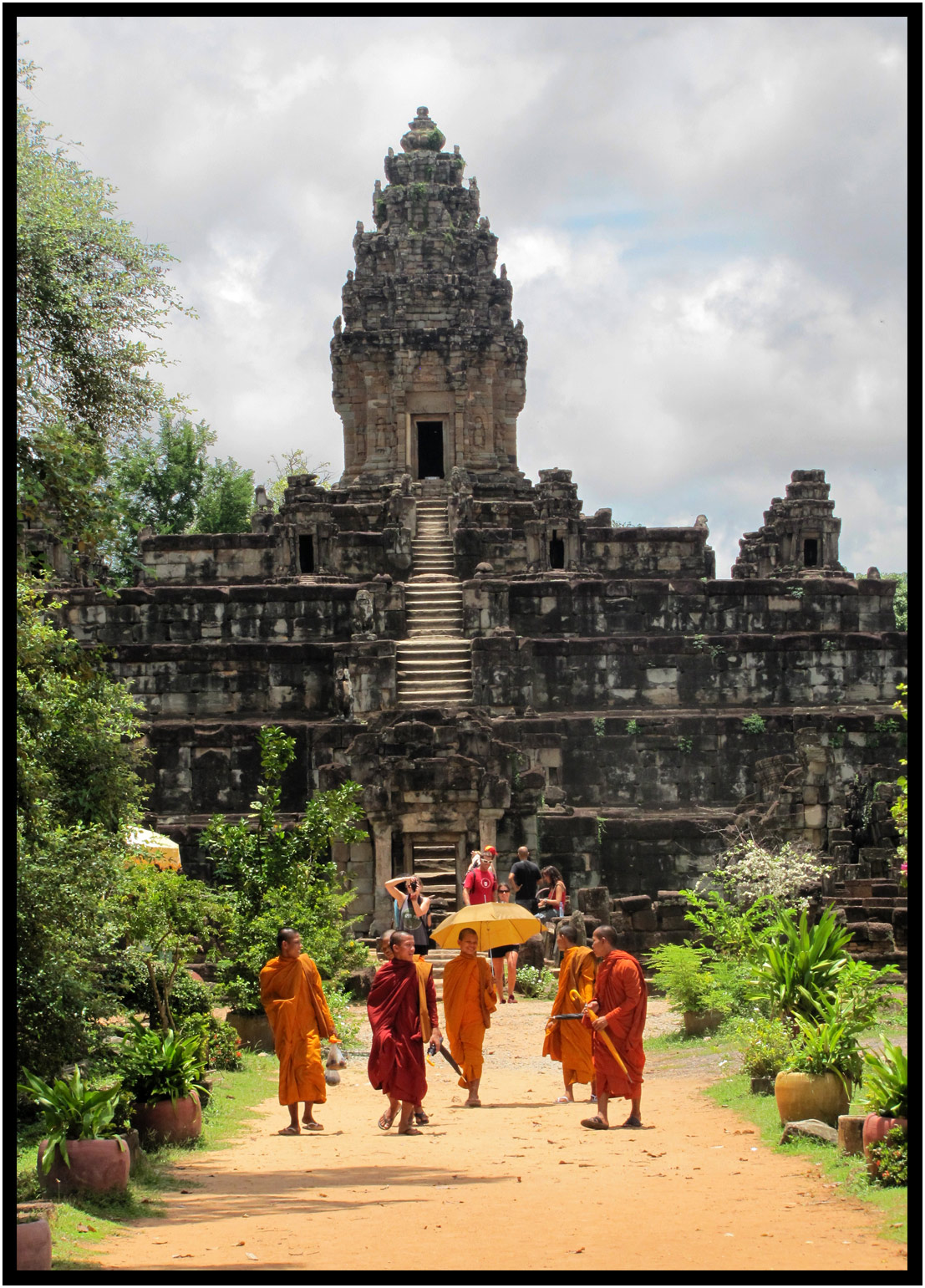 Fonds d'cran Voyages : Asie Cambodge Moines au temple de bakong