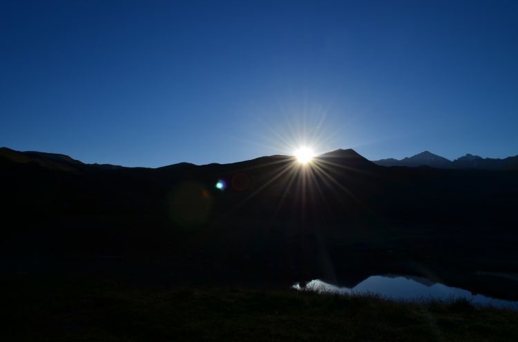 Fonds d'cran Nature Couchers et levers de Soleil Lac du bourget au matin