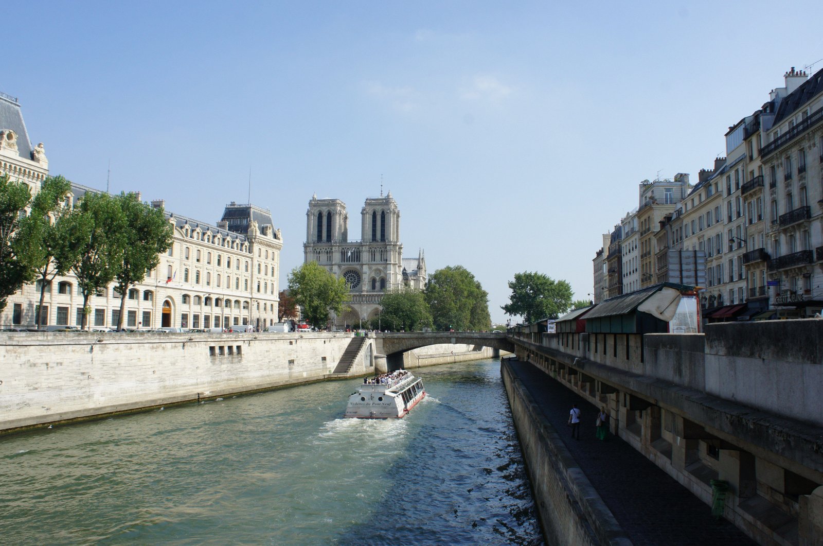 Wallpapers Constructions and architecture Harbours - Docks  Paris " la cathédrale Notre-dame "