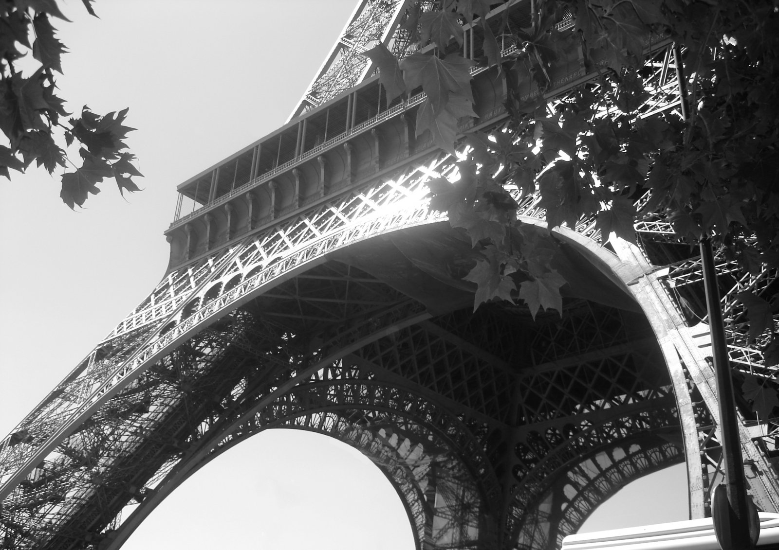 Wallpapers Trips : Europ France > Ile-de-France Sous la tour Eiffel