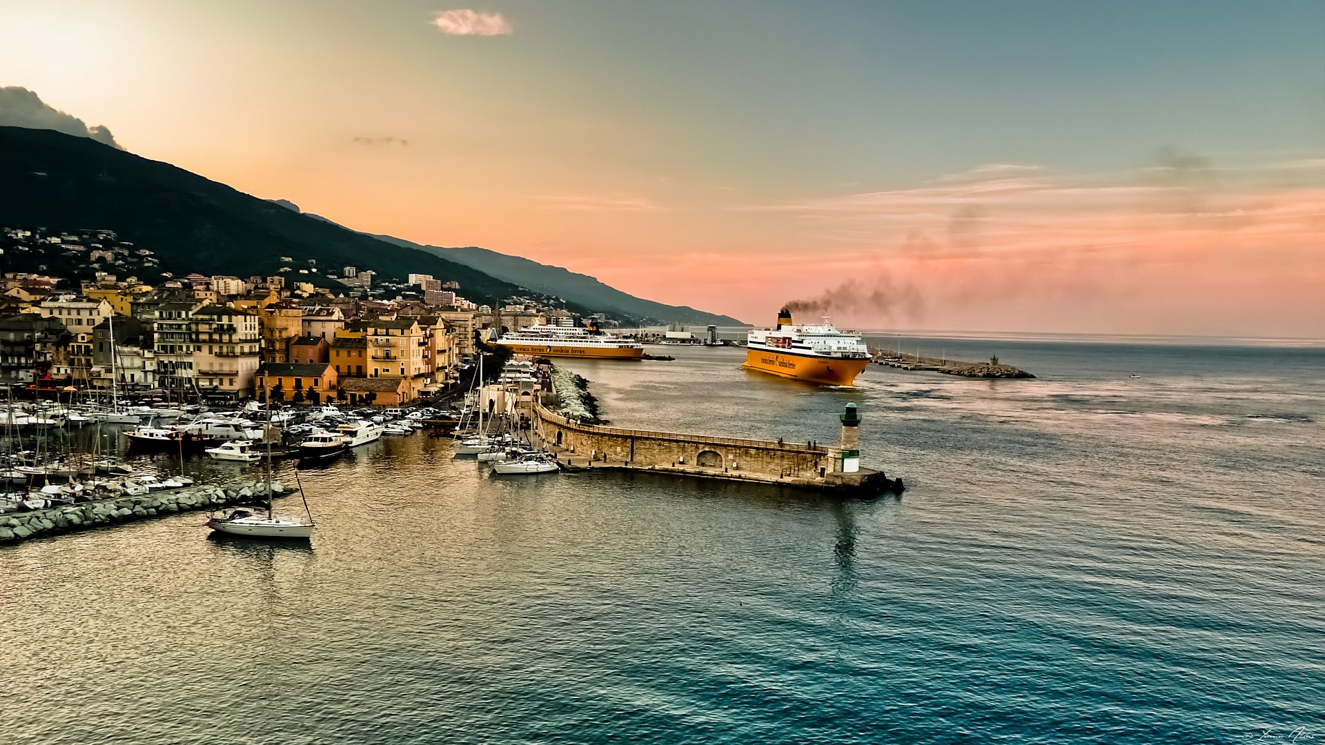 Wallpapers Trips : Europ France > Corsica Port de Bastia