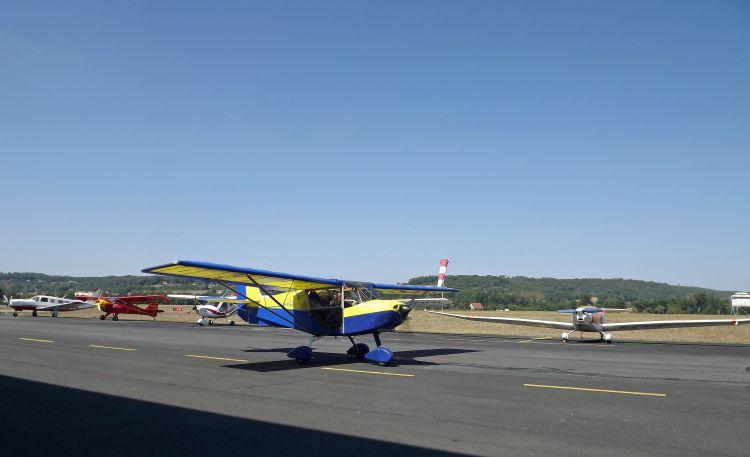 Fonds d'cran Avions ULM décollage imminent