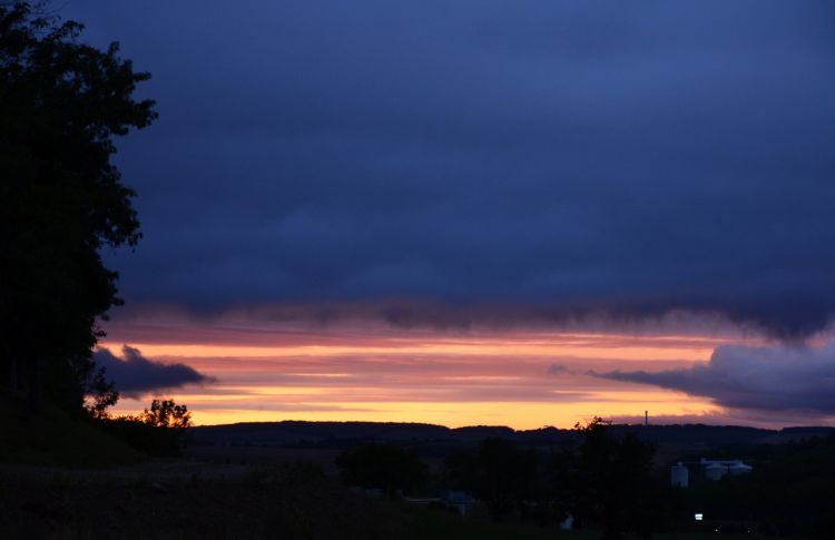 Fonds d'cran Nature Couchers et levers de Soleil Ciel d'Auch (Gers)  la tombe du jour