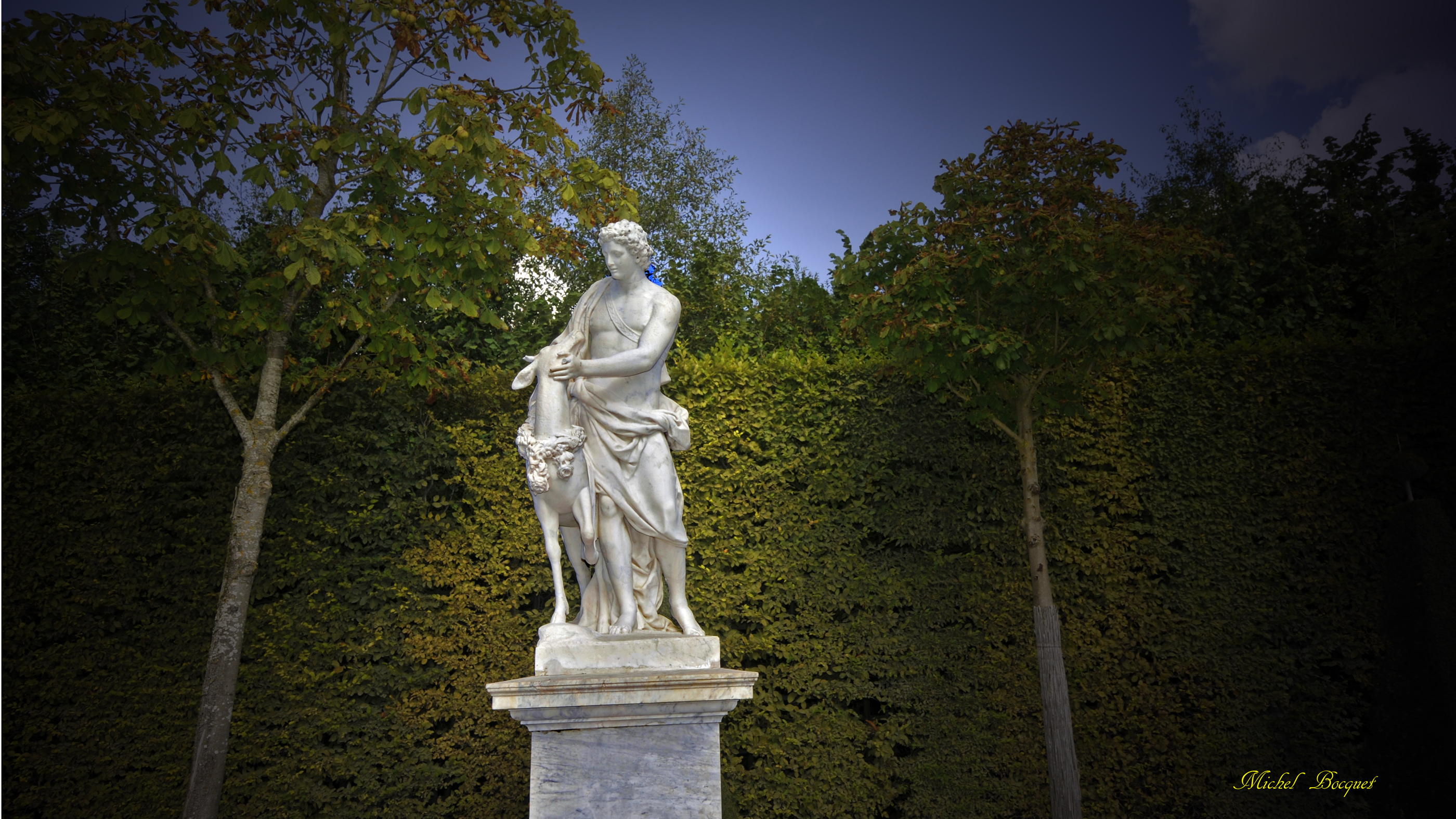 Wallpapers Constructions and architecture Statues - Monuments Dans les jardins du Château de Versailles