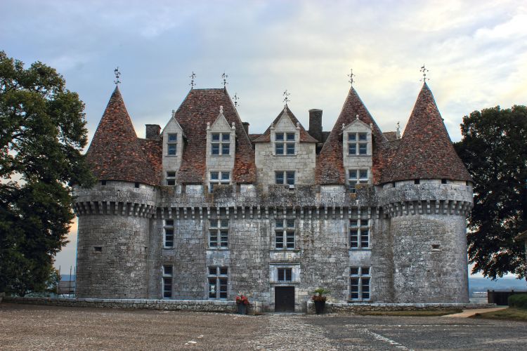 Wallpapers Constructions and architecture Castles - Palace chateau de monbaziac