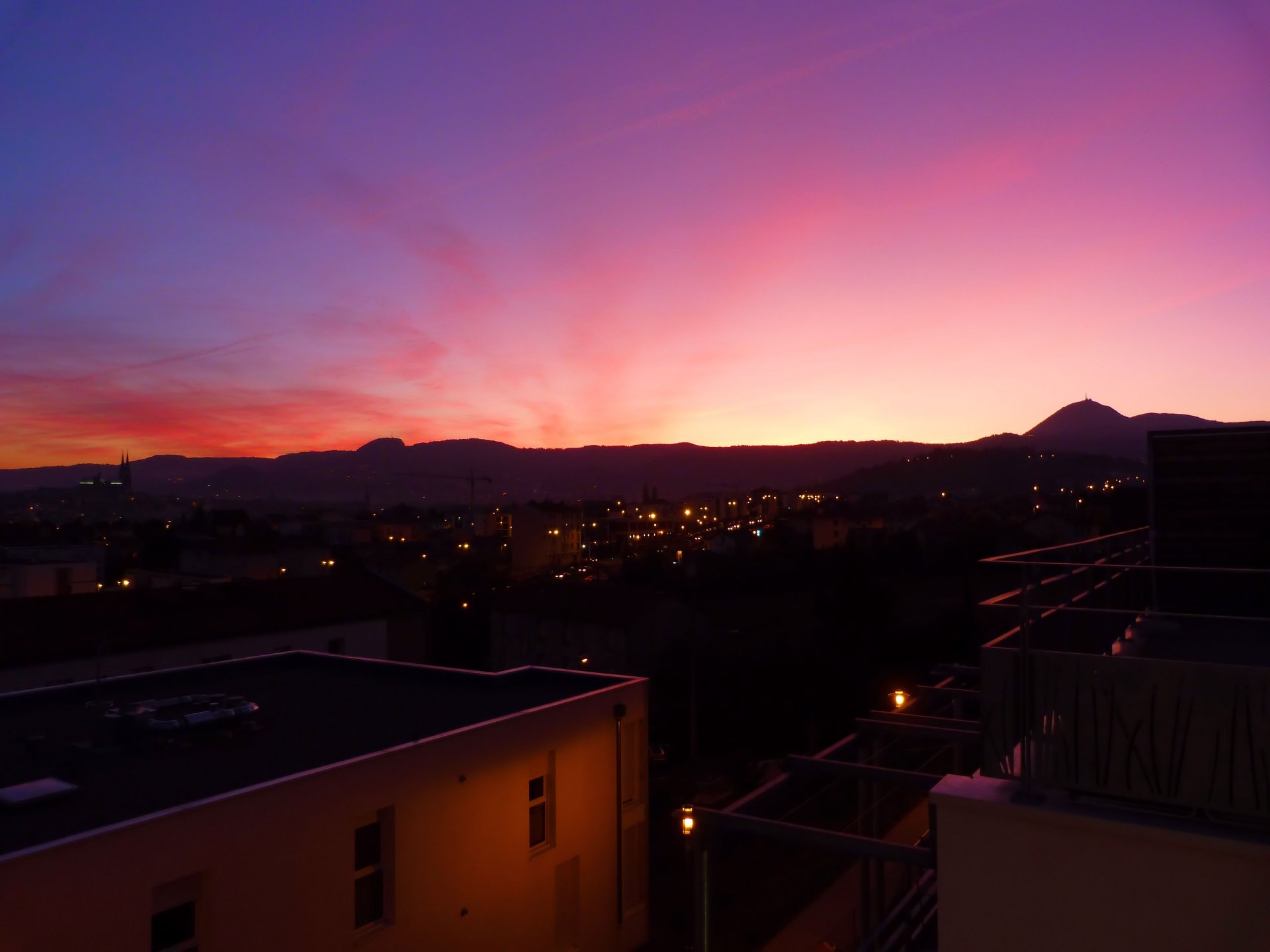 Wallpapers Nature Sunsets and sunrises Couch de soleil sur le Puy de Dme