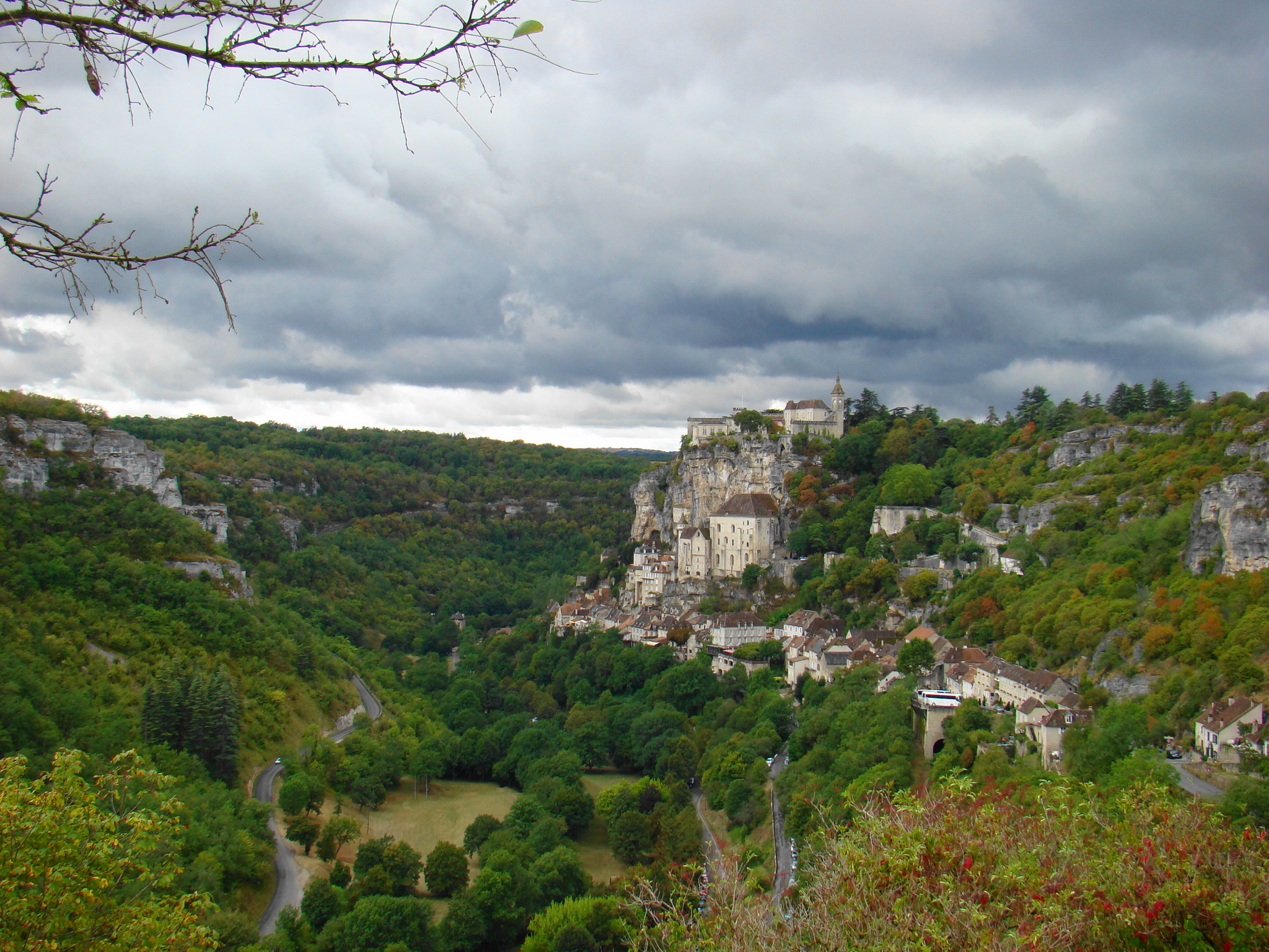 Wallpapers Trips : Europ France > Midi-Pyrnes Ciel d'orage sur Rocamadour