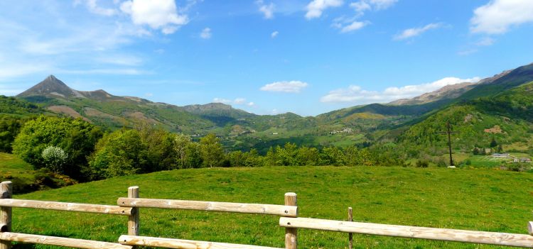 Fonds d'cran Nature Montagnes Monts du Cantal