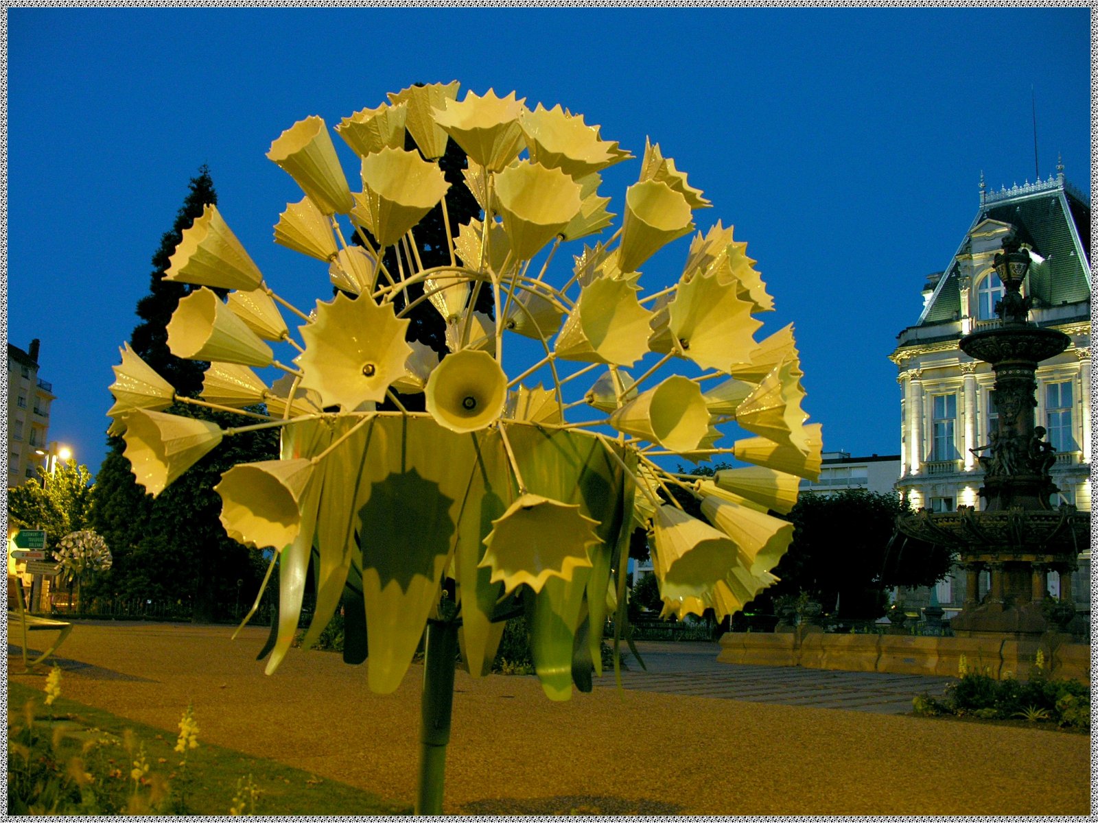 Fonds d'cran Nature Parcs - Jardins Arbre porcelaine de LIMOGES