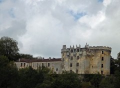  Constructions et architecture les ruines du château (la Chapelle faucher)