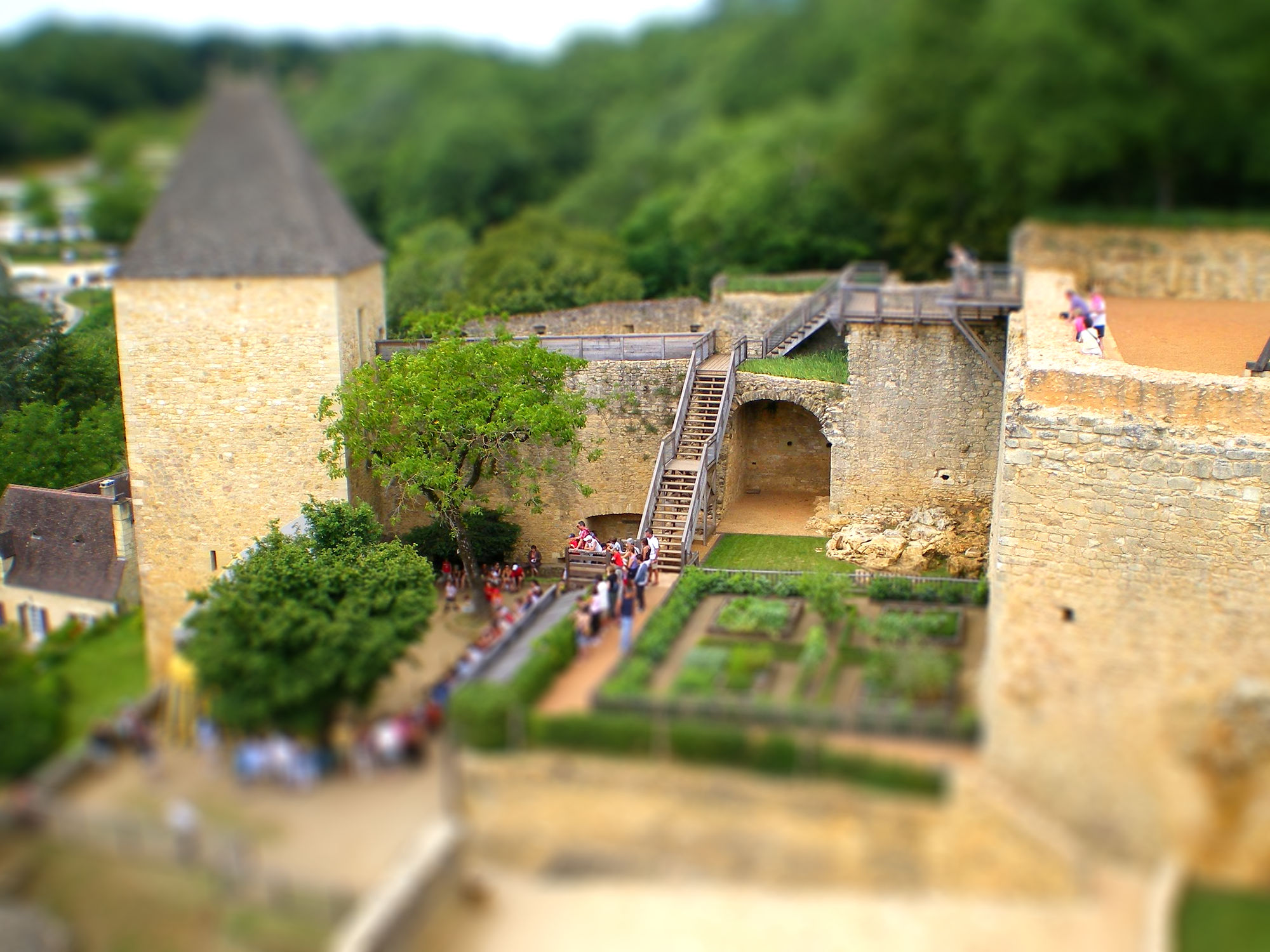 Fonds d'cran Constructions et architecture Chteaux - Palais le château de castelnaud vu de l'intérieur