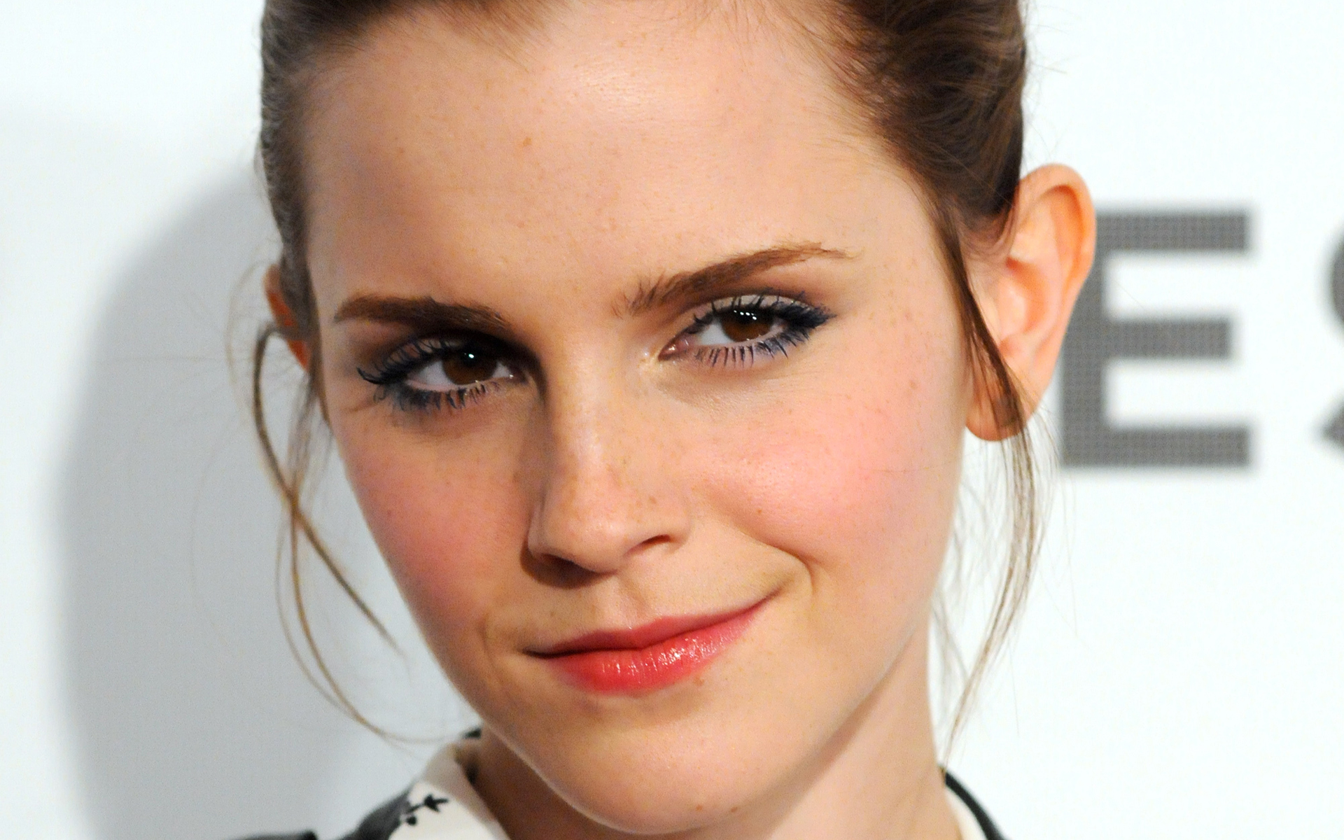 Fonds d'cran Clbrits Femme Emma Watson 