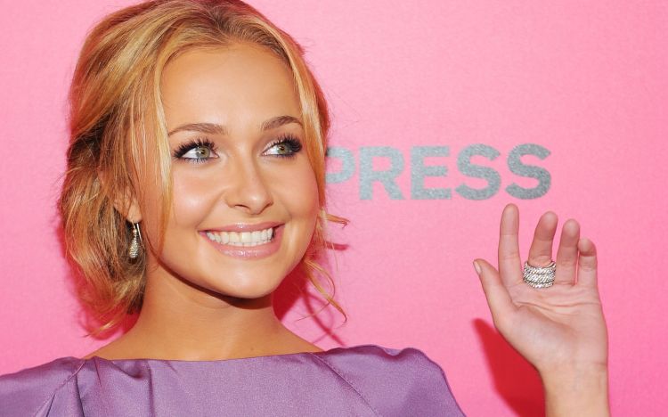 Fonds d'cran Clbrits Femme Hayden Panettiere Wallpaper N319839