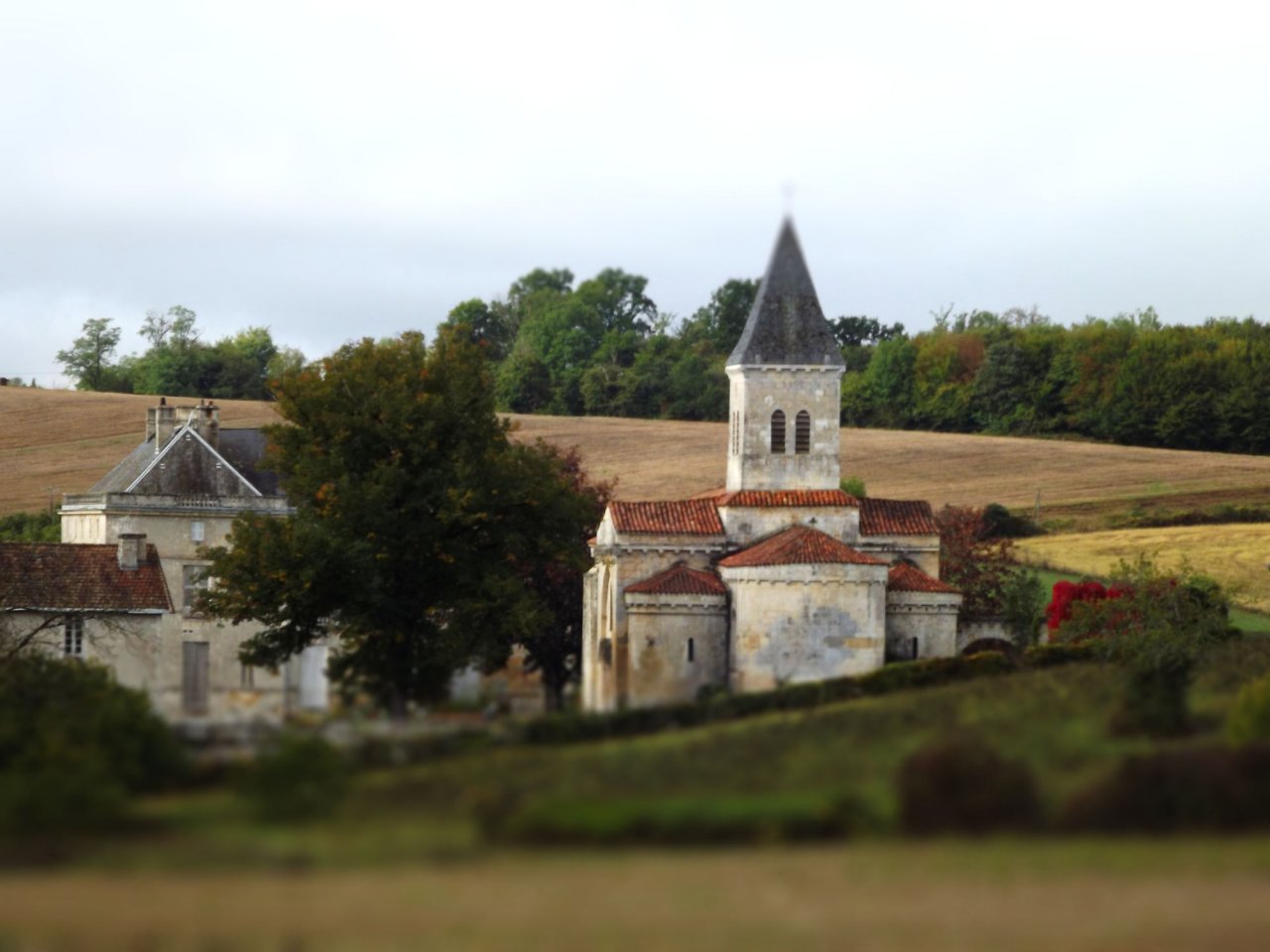 Wallpapers Constructions and architecture Religious Buildings Ligueux :restes de l'ancienne abbaye