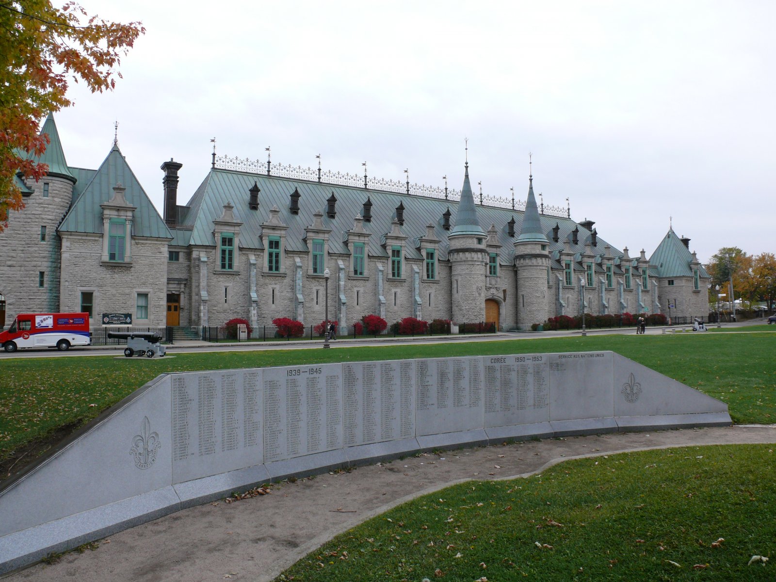 Fonds d'cran Constructions et architecture Chteaux - Palais Mange Militaire de Qubec