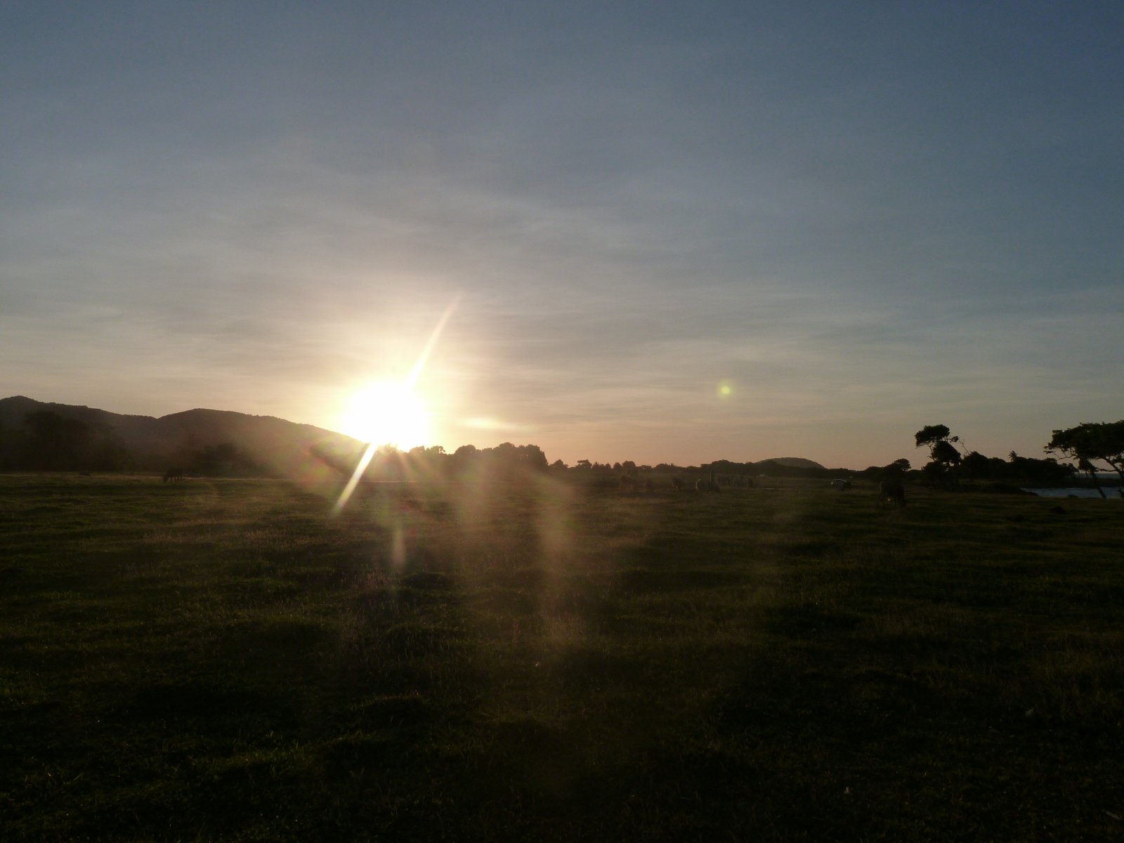 Fonds d'cran Nature Campagne Lune et soleil